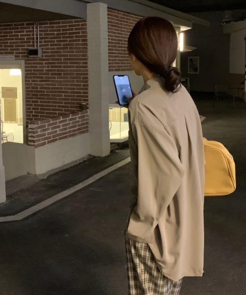 yuue' ( wear )（ユーイ）の「オーバーサイズ シンプルロングスリーブシャツ（シャツ/ブラウス・レディース・ホワイト/ベージュ/ブルー・FREE）」の22枚目の写真