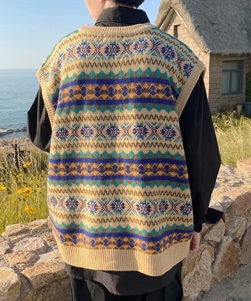 MGV（エムジーヴィー）の「レトロパターンVネックベスト（ベスト・メンズ・ベージュ/ネイビー・MEDIUM/LARGE/X-LARGE）」の7枚目の写真