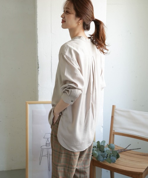 URBAN RESEARCH DOORS（アーバンリサーチドアーズ）の「バンドカラーワイドシャツ（シャツ/ブラウス・レディース・ダークブラウン/マスタード/グレー系その他・ONE）」の12枚目の写真