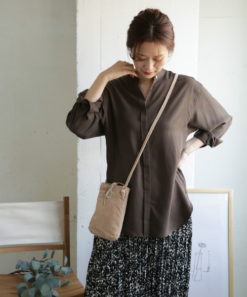 URBAN RESEARCH DOORS（アーバンリサーチドアーズ）の「バンドカラーワイドシャツ（シャツ/ブラウス・レディース・ダークブラウン/マスタード/グレー系その他・ONE）」の5枚目の写真