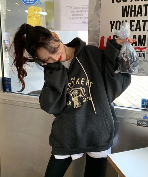 MANGROVE（マングローブ）の「ビンテージ風ロゴプリントスウェットパーカー（パーカー・レディース・ライトグレー/ダークグレー・FREE）」の18枚目の写真