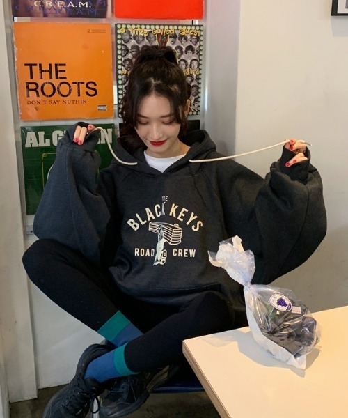 MANGROVE（マングローブ）の「ビンテージ風ロゴプリントスウェットパーカー（パーカー・レディース・ライトグレー/ダークグレー・FREE）」の10枚目の写真