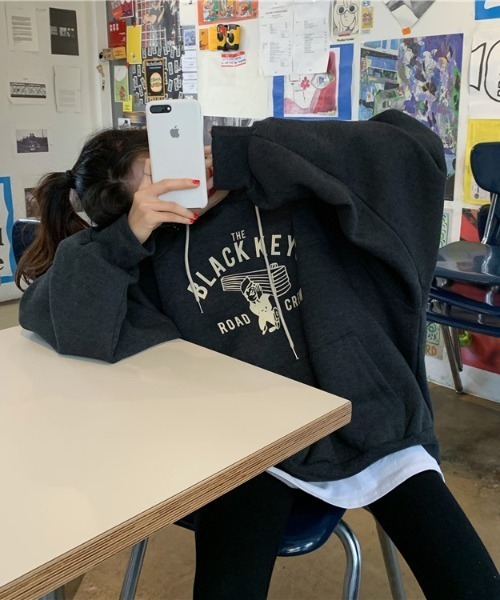 MANGROVE（マングローブ）の「ビンテージ風ロゴプリントスウェットパーカー（パーカー・レディース・ライトグレー/ダークグレー・FREE）」の14枚目の写真