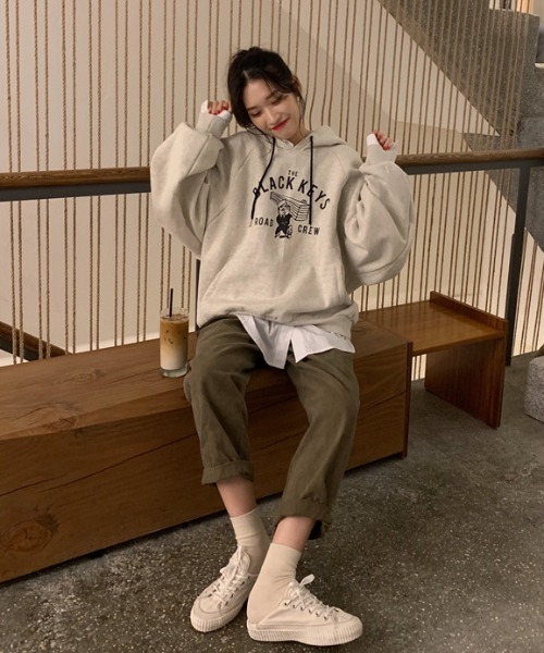 MANGROVE（マングローブ）の「ビンテージ風ロゴプリントスウェットパーカー（パーカー・レディース・ライトグレー/ダークグレー・FREE）」の6枚目の写真