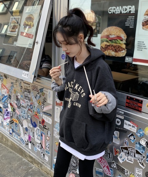 MANGROVE（マングローブ）の「ビンテージ風ロゴプリントスウェットパーカー（パーカー・レディース・ライトグレー/ダークグレー・FREE）」の15枚目の写真