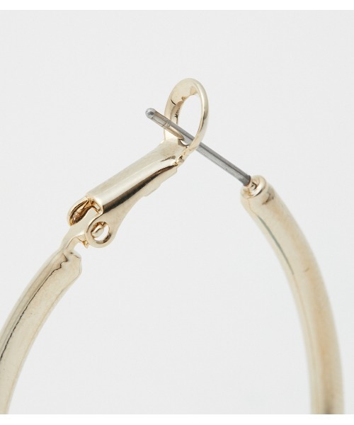 AZUL by moussy（アズールバイマウジー）の「OVAL BIG HOOP EARRINGS/オーバルビッグフープイアリング（ピアス（両耳用）・レディース・シルバー/ゴールド系その他・FREE）」の9枚目の写真