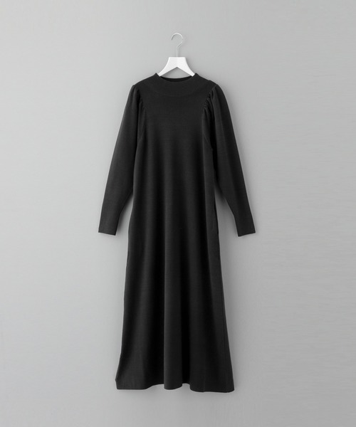 e/rm（イーアールエム）の「【e/rm】ミリオンホットカタパフワンピース　239219（ワンピース・レディース・ブラック/ライトベージュ/グリーン系その他7/ベージュ系その他/オレンジ系その他5/ライトブルー/チャコールグレー・FREE）」の2枚目の写真