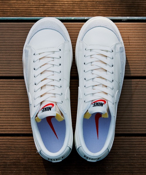NIKE(ナイキ)の「NIKE W BLAZER LOW PLATFORM / ナイキ ウィメンズ ブレーザー LOW プラットフォーム 【SP】(スニーカー・レディース・ホワイト・25.0cm/24.5cm/24.0cm/23.5cm/23.0cm)」の11枚目の写真