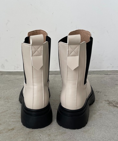 210nouve(トゥージュヌーブ)の「サイドゴアチェルシーブーツ(ブーツ・レディース・ホワイト/ブラック・36/38/37/39/35)」の9枚目の写真