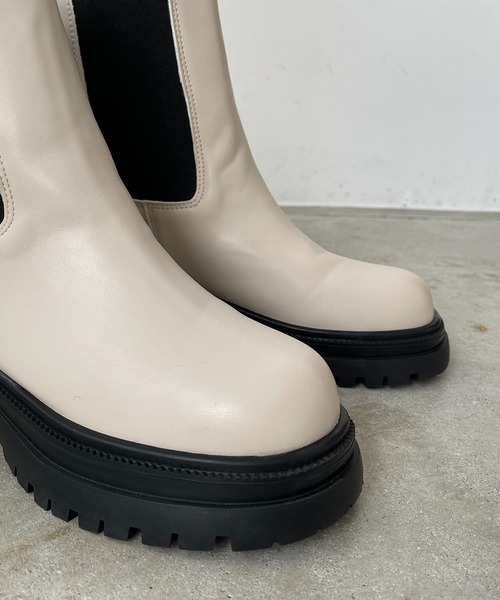 210nouve(トゥージュヌーブ)の「サイドゴアチェルシーブーツ(ブーツ・レディース・ホワイト/ブラック・36/38/37/39/35)」の8枚目の写真