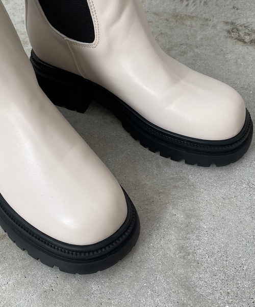 210nouve(トゥージュヌーブ)の「サイドゴアチェルシーブーツ(ブーツ・レディース・ホワイト/ブラック・36/38/37/39/35)」の7枚目の写真