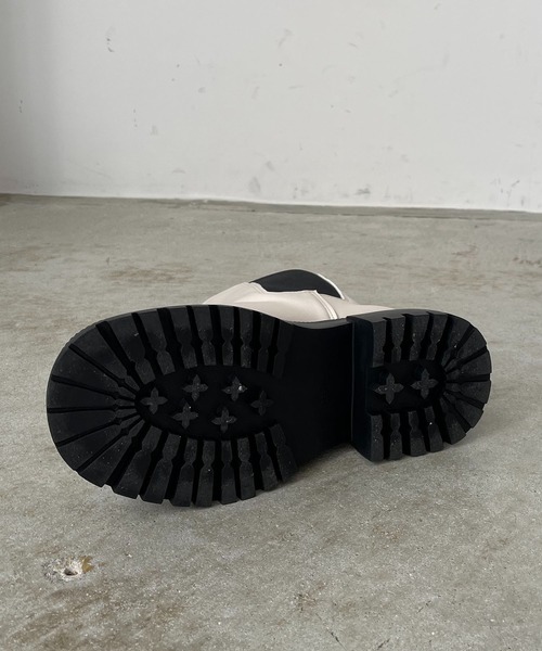 210nouve(トゥージュヌーブ)の「サイドゴアチェルシーブーツ(ブーツ・レディース・ホワイト/ブラック・36/38/37/39/35)」の3枚目の写真