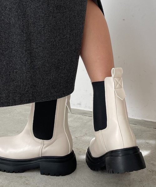 210nouve(トゥージュヌーブ)の「サイドゴアチェルシーブーツ(ブーツ・レディース・ホワイト/ブラック・36/38/37/39/35)」の16枚目の写真