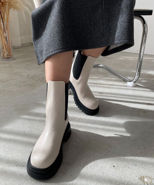 210nouve(トゥージュヌーブ)の「サイドゴアチェルシーブーツ(ブーツ・レディース・ホワイト/ブラック・36/38/37/39/35)」の17枚目の写真