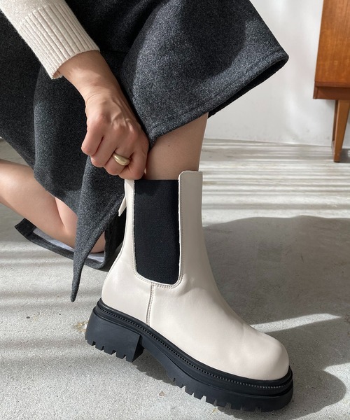 210nouve(トゥージュヌーブ)の「サイドゴアチェルシーブーツ(ブーツ・レディース・ホワイト/ブラック・36/38/37/39/35)」の19枚目の写真