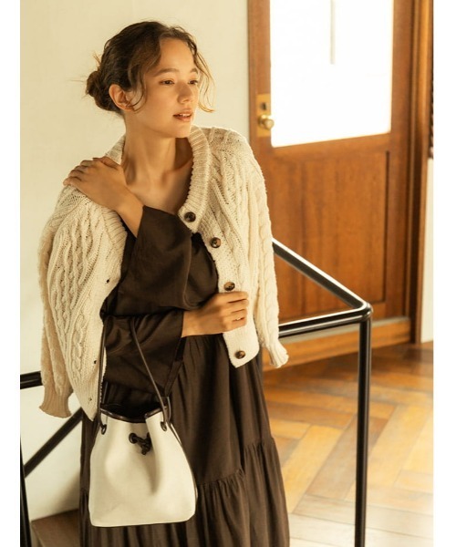 fifth（フィフス）の「ケーブルニットカーディガン（カーディガン/ボレロ・レディース・パープル/モカ/ライトベージュ・MEDIUM）」の2枚目の写真