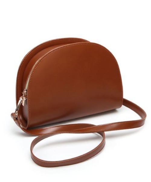 MAISON BREEZE（メゾンブリーズ）の「【MAISON BREEZE】M.B.Zハーフムーンショルダー KNF（ショルダーバッグ・レディース・ブラック/ワイン/ブラウン・FREE）」の7枚目の写真