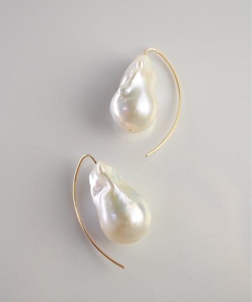 anq.（アンク）の「「anq.」K10・ バロックパールOneStoneピアス（ピアス（両耳用）・レディース・ホワイト・ONE SIZE）」の4枚目の写真