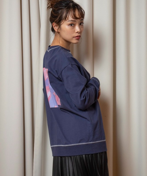 vis-`a-vis(ビサビ)の「【WEB限定】【コラボ】ミチ&藍にいなイラストステッチ配色ロングTシャツ(Tシャツ/カットソー・レディース・ホワイト/ブラウン系その他3/ネイビー・FREE)」の5枚目の写真