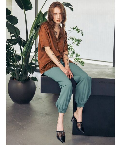 EVRIS（エヴリス）の「フロックボタンショートスリーブシャツ（シャツ/ブラウス・レディース・ブラウン/グリーン・FREE）」の3枚目の写真