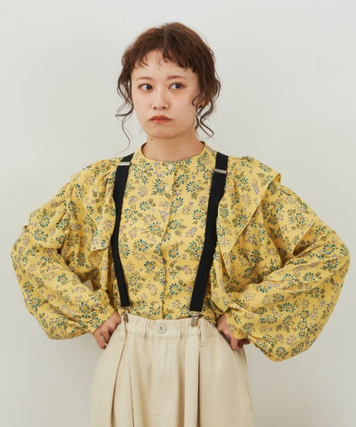 MERLOT(メルロー)の「フリルフラワーブラウス(シャツ/ブラウス・レディース・ホワイト/イエロー/ブルー・FREE)」の3枚目の写真