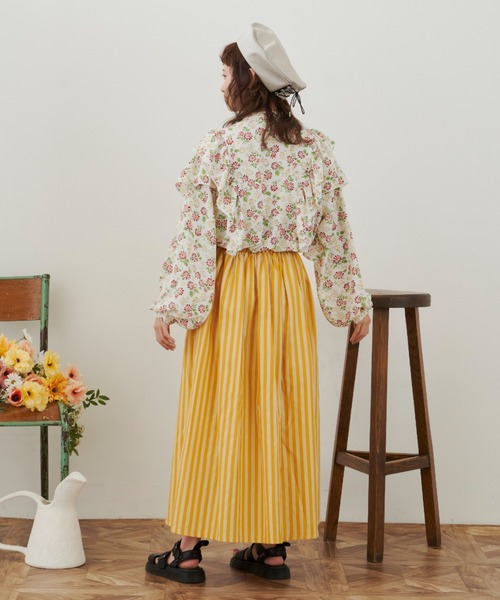 MERLOT(メルロー)の「フリルフラワーブラウス(シャツ/ブラウス・レディース・ホワイト/イエロー/ブルー・FREE)」の20枚目の写真