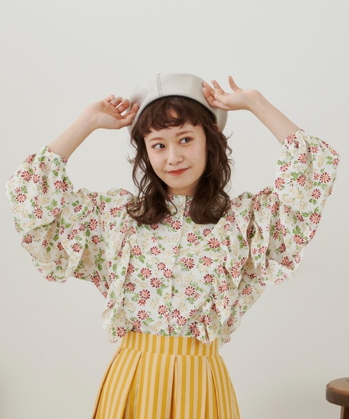 MERLOT(メルロー)の「フリルフラワーブラウス(シャツ/ブラウス・レディース・ホワイト/イエロー/ブルー・FREE)」の11枚目の写真