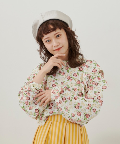 MERLOT(メルロー)の「フリルフラワーブラウス(シャツ/ブラウス・レディース・ホワイト/イエロー/ブルー・FREE)」の19枚目の写真