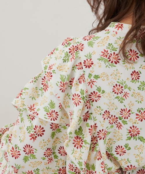 MERLOT(メルロー)の「フリルフラワーブラウス(シャツ/ブラウス・レディース・ホワイト/イエロー/ブルー・FREE)」の4枚目の写真