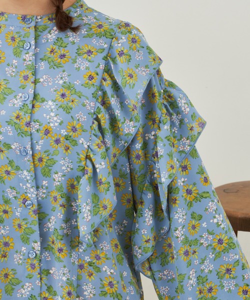 MERLOT(メルロー)の「フリルフラワーブラウス(シャツ/ブラウス・レディース・ホワイト/イエロー/ブルー・FREE)」の8枚目の写真