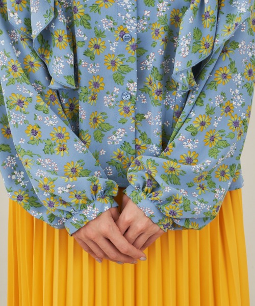 MERLOT(メルロー)の「フリルフラワーブラウス(シャツ/ブラウス・レディース・ホワイト/イエロー/ブルー・FREE)」の5枚目の写真