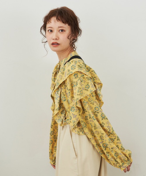 MERLOT(メルロー)の「フリルフラワーブラウス(シャツ/ブラウス・レディース・ホワイト/イエロー/ブルー・FREE)」の22枚目の写真
