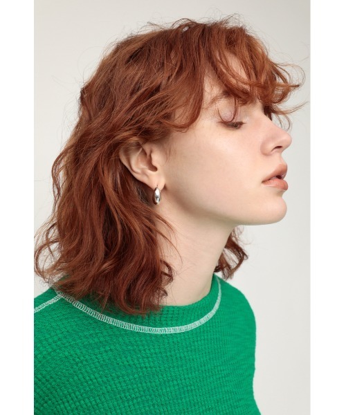 SLY(スライ)の「R/C DROP HOOP P EARRING フープピアス(ピアス(両耳用)・レディース・シルバー/ゴールド・FREE)」の1枚目の写真