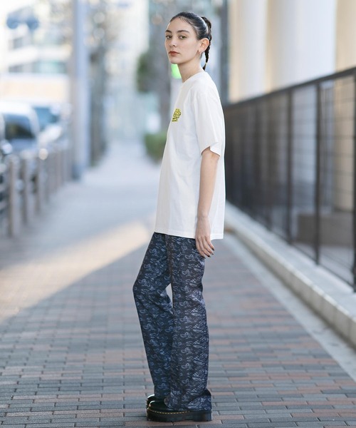 X-girl（エックスガール）の「FOAM PRINT LOGO S/S TEE/発泡プリントロゴ　Tシャツ（Tシャツ/カットソー・レディース・ライトパープル/ブラック/ホワイト・M/L/S/XL）」の18枚目の写真