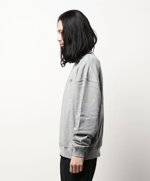 L.H.P Private Brand(エルエイチピープライベートブランド)の「COMMONBASE/コモンベース/【BIKKURIMAN×Kosuke KAWAMURA】ビックリマン クルーネックスウェット(スウェット・メンズ・ブラック/グレー・MEDIUM/LARGE/X-LARGE)」の3枚目の写真