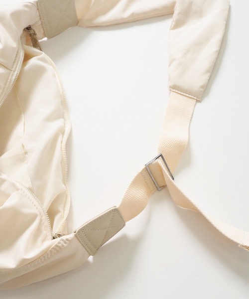 Crisp（クリスプ）の「パフショルダーバッグ（ショルダーバッグ・レディース・ブラック/アイボリー/ブラウン/カーキ/ベージュ・FREE）」の20枚目の写真