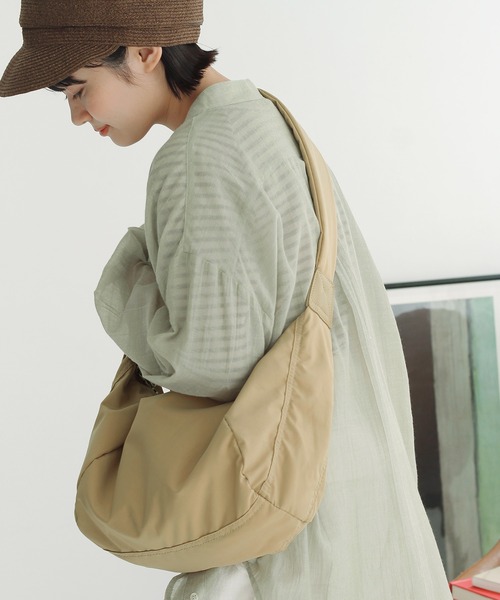 Crisp（クリスプ）の「パフショルダーバッグ（ショルダーバッグ・レディース・ブラック/アイボリー/ブラウン/カーキ/ベージュ・FREE）」の13枚目の写真