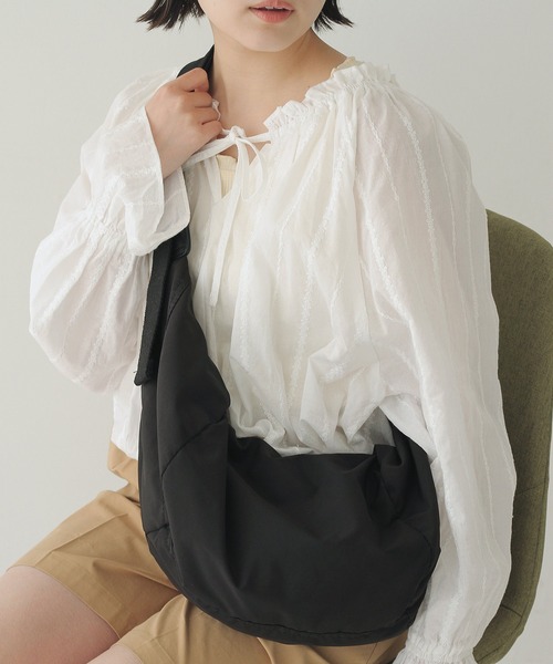 Crisp（クリスプ）の「パフショルダーバッグ（ショルダーバッグ・レディース・ブラック/アイボリー/ブラウン/カーキ/ベージュ・FREE）」の16枚目の写真