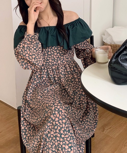 Dita Muaj.（ディータムアージュ）の「2wayレトロ小花柄ワンピース(オフショルダー)（ワンピース・レディース・ブラック/グリーン・FREE）」の5枚目の写真