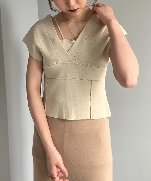 CAPRICIEUX LE'MAGE（カプリシューレマージュ）の「ブロッキング深Vプルオーバー（ニット/セーター・レディース・ブラック/ベージュ・FREE）」の2枚目の写真