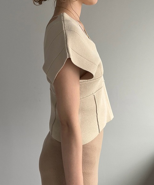 CAPRICIEUX LE'MAGE（カプリシューレマージュ）の「ブロッキング深Vプルオーバー（ニット/セーター・レディース・ブラック/ベージュ・FREE）」の19枚目の写真