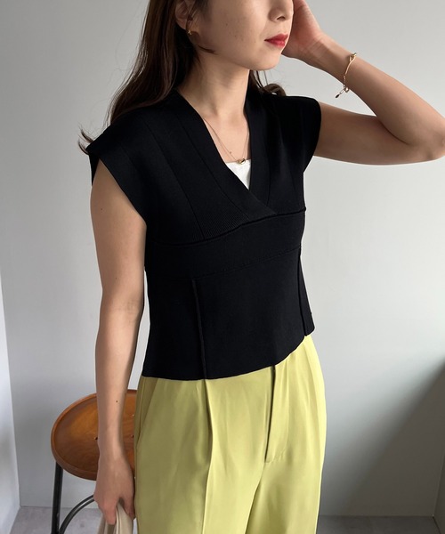 CAPRICIEUX LE'MAGE（カプリシューレマージュ）の「ブロッキング深Vプルオーバー（ニット/セーター・レディース・ブラック/ベージュ・FREE）」の4枚目の写真