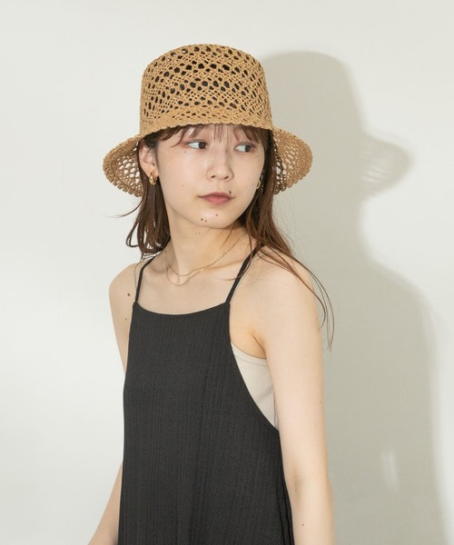 SMELLY(スメリー)の「スカシアミペーパーバケットハット(ハット・レディース・ベージュ/アイボリー・-)」の5枚目の写真