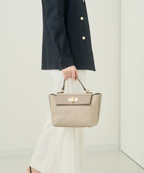 ANAYI（アナイ）の「【雑誌掲載】フラップショルダー　バッグ（ショルダーバッグ・レディース・ベージュ/ブラック・FREE）」の5枚目の写真