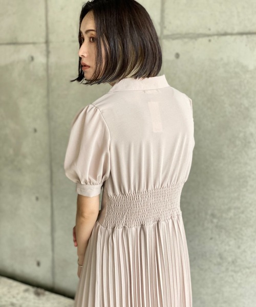deux amour(ドゥーザムール)の「平織り開襟プリーツワンピース(シャツワンピース・レディース・ブラック/ベージュ/サックスブルー・MEDIUM)」の8枚目の写真