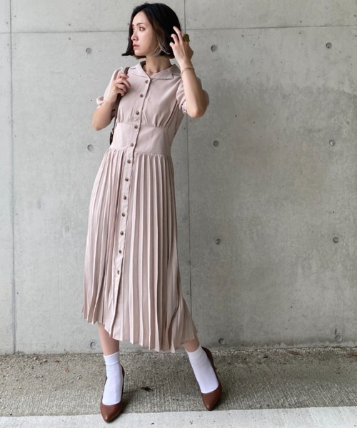 deux amour(ドゥーザムール)の「平織り開襟プリーツワンピース(シャツワンピース・レディース・ブラック/ベージュ/サックスブルー・MEDIUM)」の6枚目の写真