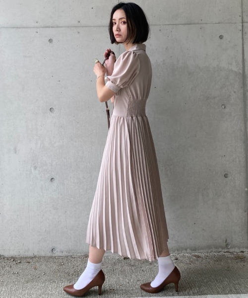 deux amour(ドゥーザムール)の「平織り開襟プリーツワンピース(シャツワンピース・レディース・ブラック/ベージュ/サックスブルー・MEDIUM)」の7枚目の写真