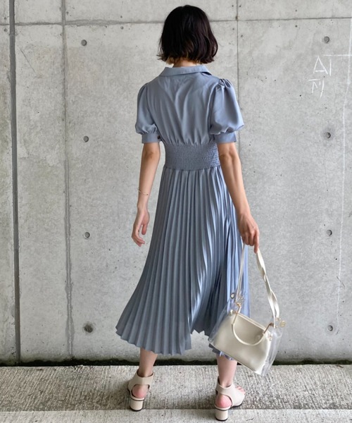 deux amour(ドゥーザムール)の「平織り開襟プリーツワンピース(シャツワンピース・レディース・ブラック/ベージュ/サックスブルー・MEDIUM)」の17枚目の写真