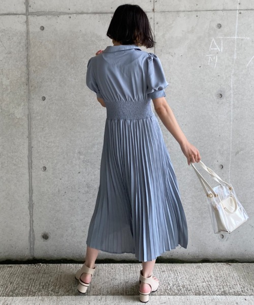 deux amour(ドゥーザムール)の「平織り開襟プリーツワンピース(シャツワンピース・レディース・ブラック/ベージュ/サックスブルー・MEDIUM)」の10枚目の写真