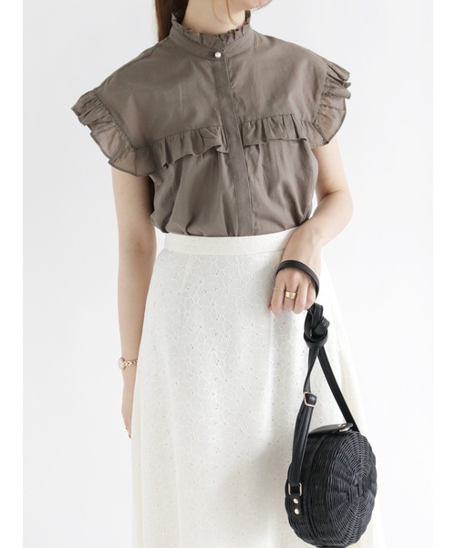 Te chichi（テチチ）の「ローンスタンドフリルブラウス（シャツ/ブラウス・レディース・オフホワイト/ブラウン/ブラック/ブルー・ﾌﾘ-）」の3枚目の写真